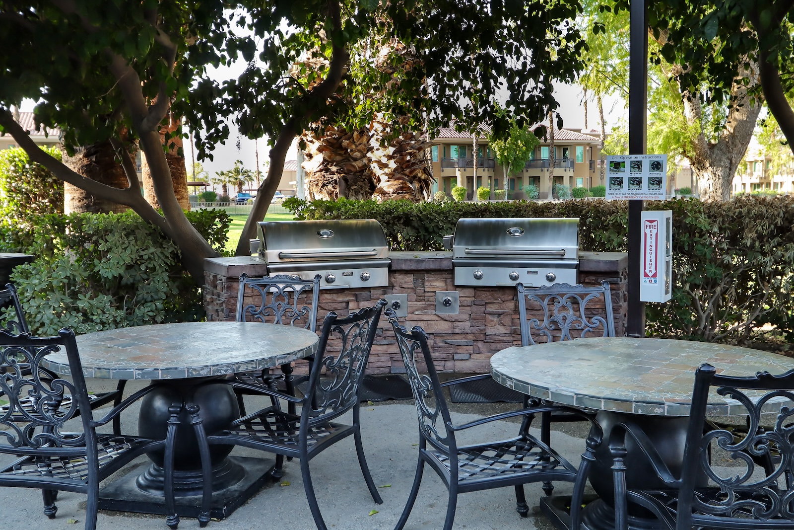 dsv1_resort_grills02