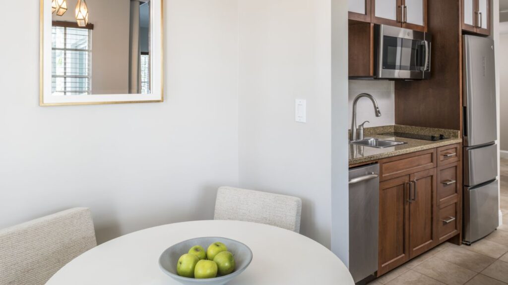 Lakeshore Reserve Larger Guestroom 03
