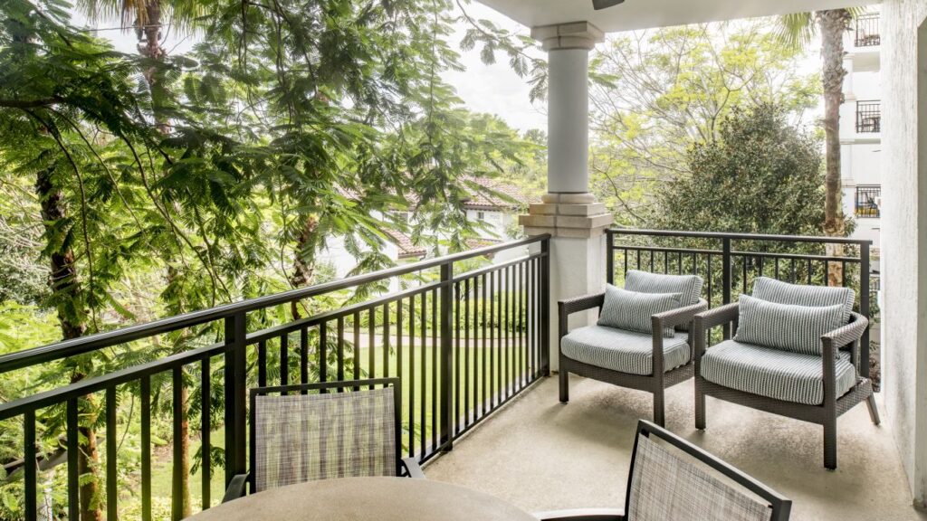 Lakeshore Reserve Larger Guestroom 04