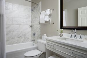 Marriott Custom House 1 bedroom bathroom