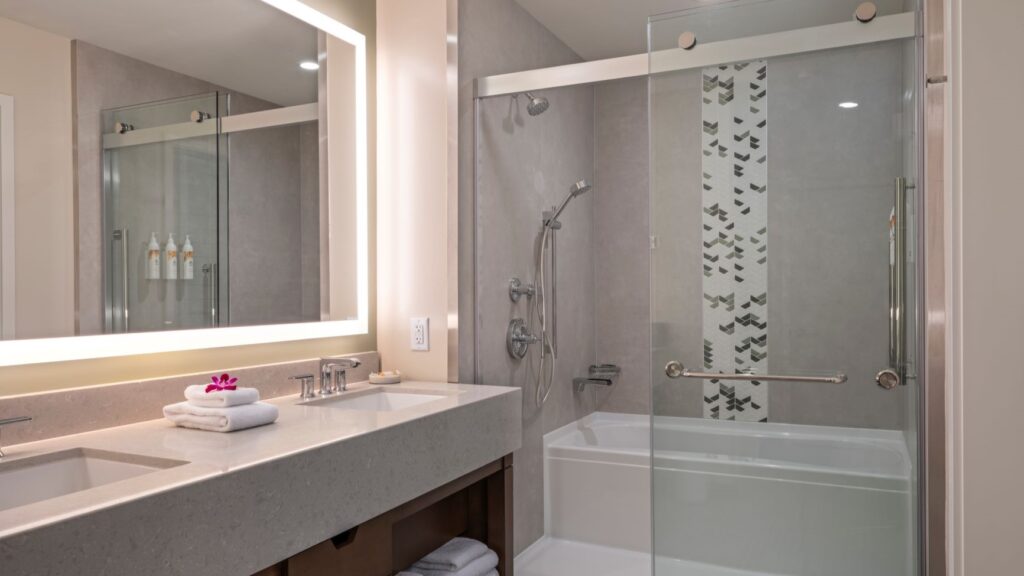 SUP-19057-MVCWaikiki_villainterior_1br_PrimaryBathroom_mvcHNLPWmba-206473_16_9