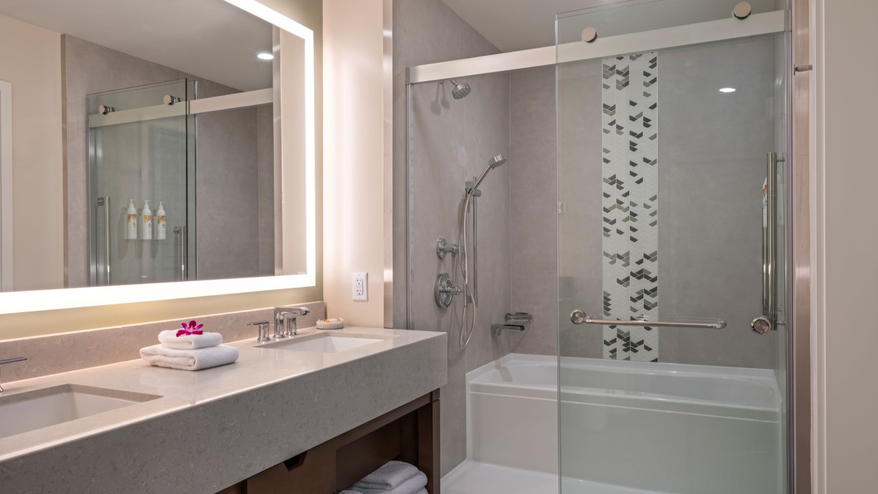 SUP-19057-MVCWaikiki_villainterior_1br_PrimaryBathroom_mvcHNLPWmba-206473_16_9
