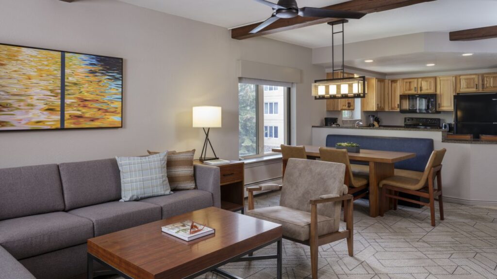 Sheraton Lakeside Terrace Villas at Mountain Vista Two-Bedroom Lockoff Villa 01